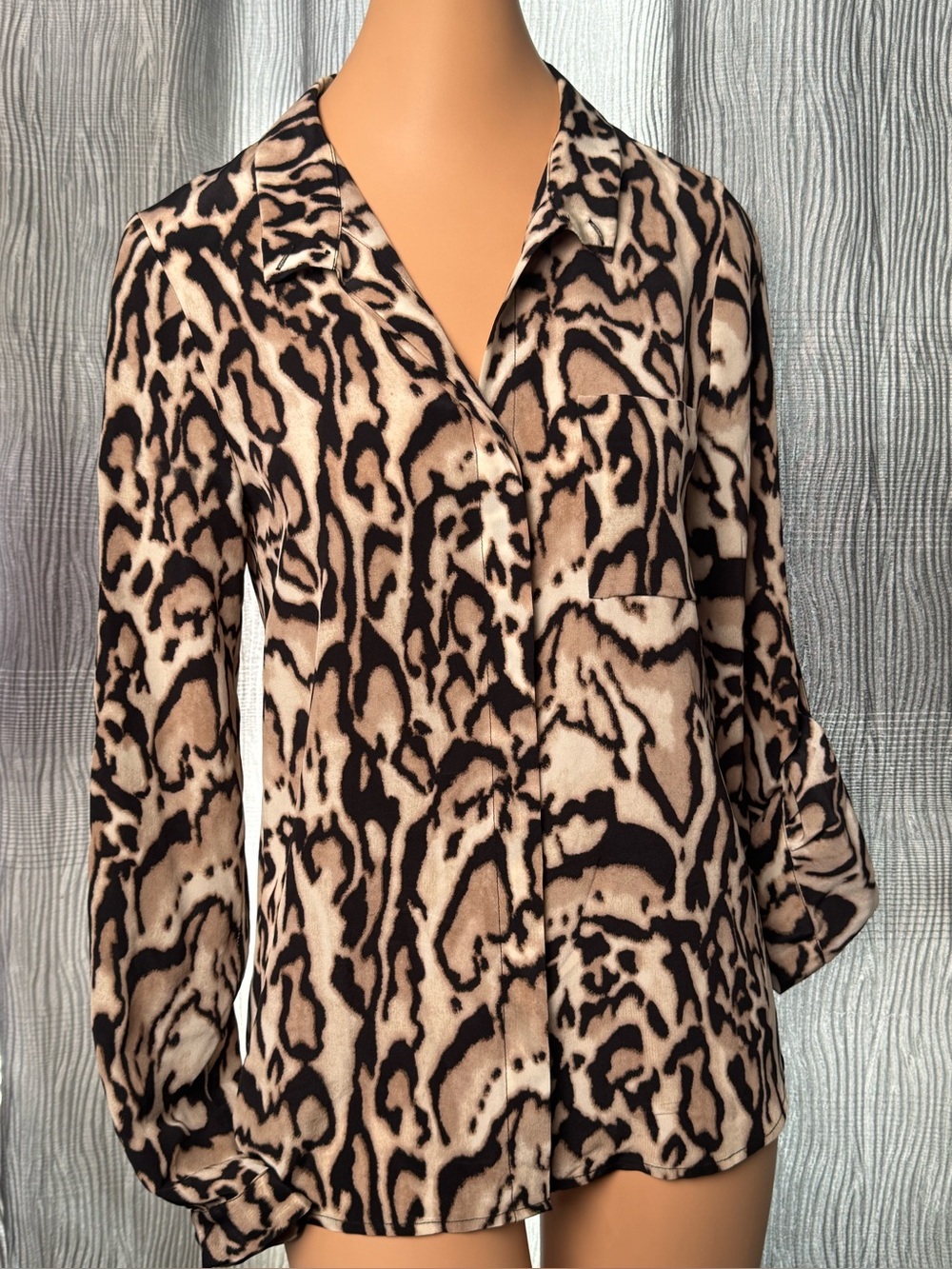 DIANE VON FURSTENBURG 100% Silk Animal Print Button-Down Blouse Size 4